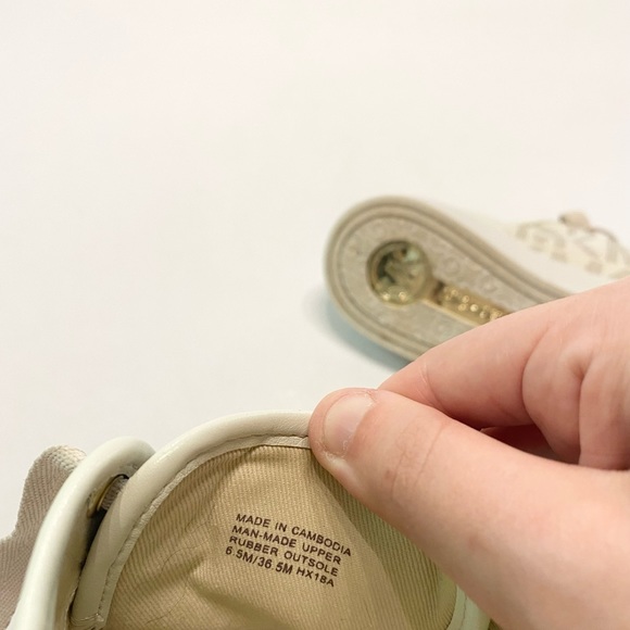 Michael Kors sneakers 6.5 - Picture 2 of 8